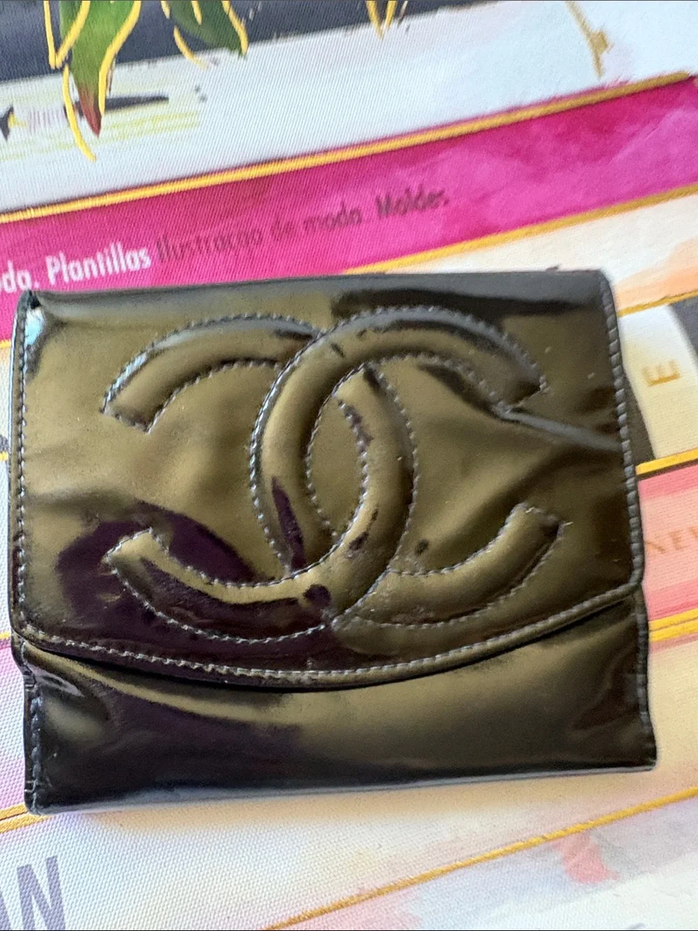 CHANEL Black Patent Leather CC Logo Compact Wallet holds lots of cards! - Picture 7 of 7